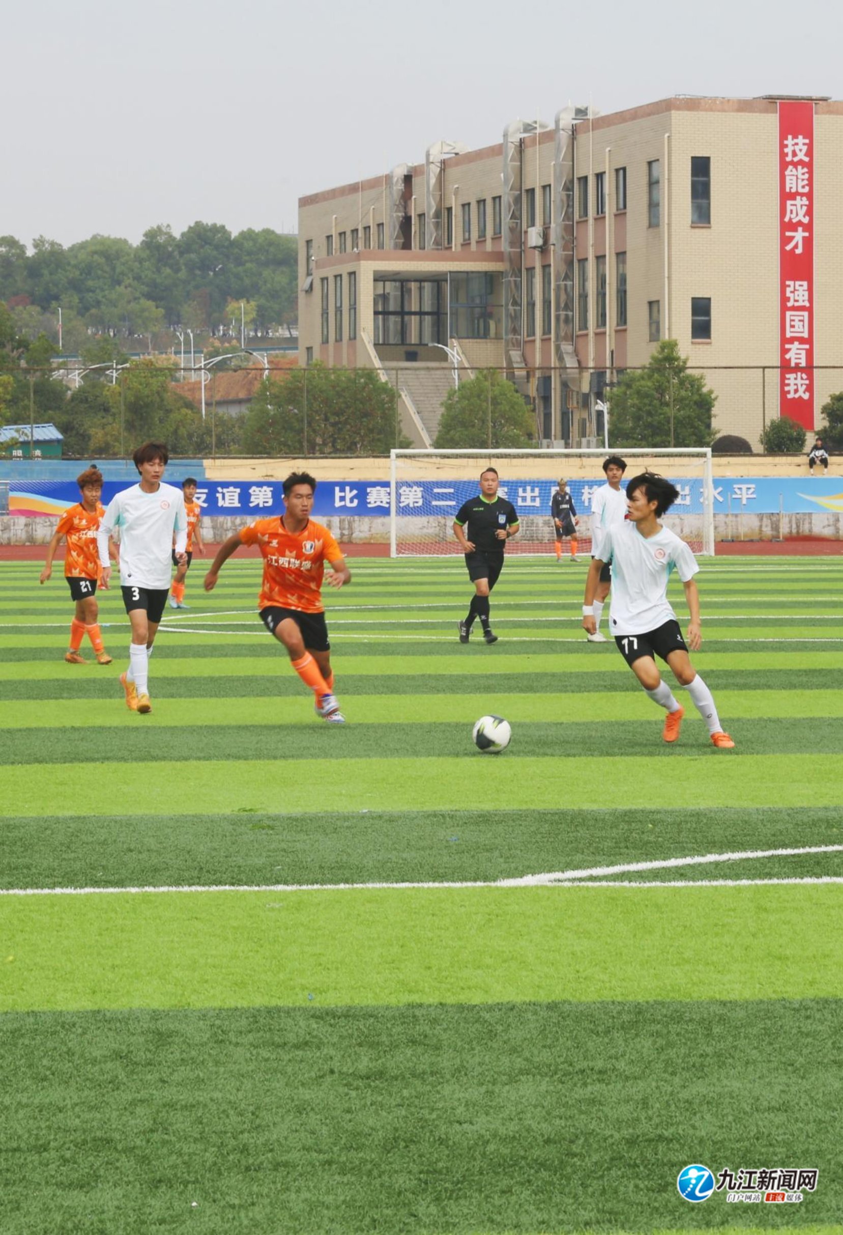 在这个充满
